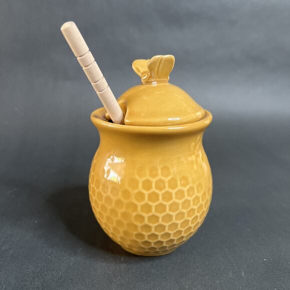 Creative Co-Op Honey Pot with Wood Dipper – Golden Yellow Stoneware Jar (8 oz) - Picture 7 of 10